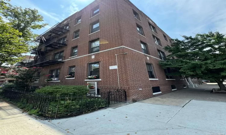 41-02 69th Street, New York, NY, 21 Bedrooms Bedrooms, 21 Rooms Rooms,19 BathroomsBathrooms,Commercial Sale,For Sale,69th,L3586750