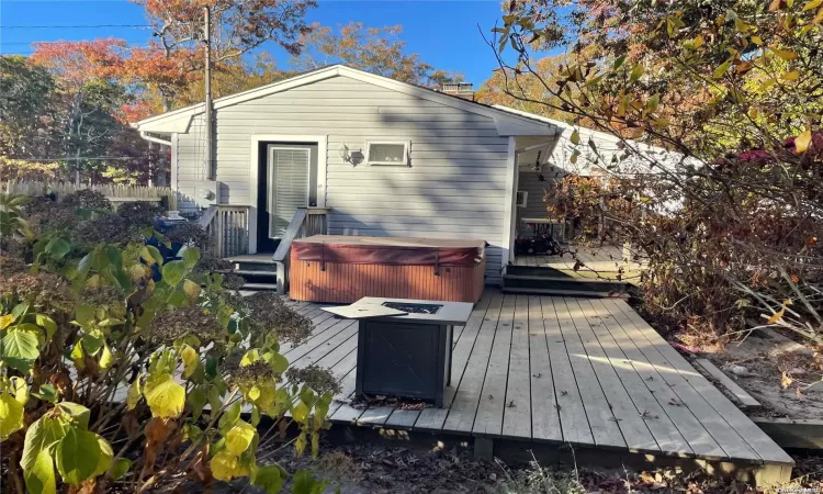 Deck w/Hot tub