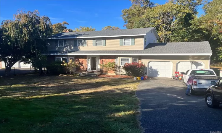 36 Julia Circle, Brookhaven, NY, 5 Bedrooms Bedrooms, 11 Rooms Rooms,3 BathroomsBathrooms,Residential Lease,For Rent,Julia,L3586886