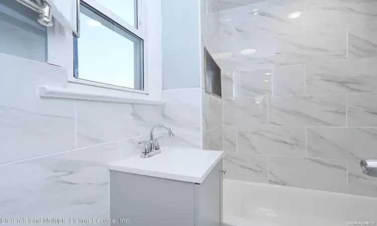 123 Saint Marys Avenue, New York, NY, 3 Bedrooms Bedrooms, 6 Rooms Rooms,2 BathroomsBathrooms,Residential Lease,For Rent,Saint Marys,L3587114