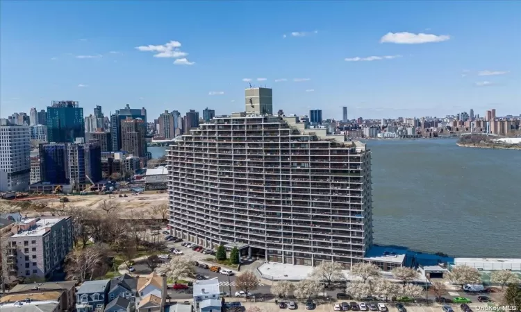 25-40 Shore Boulevard, New York, NY, 2 Bedrooms Bedrooms, 4 Rooms Rooms,2 BathroomsBathrooms,Residential Lease,For Rent,Shore,L3587152