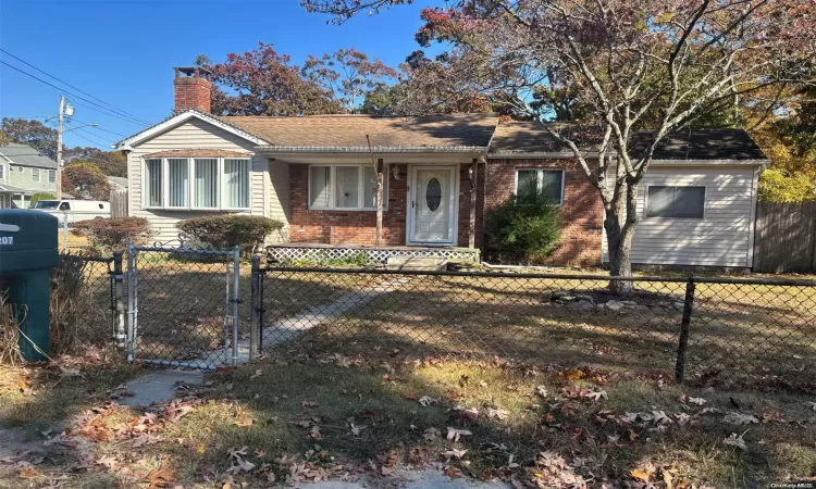 207 Monroe Drive, Brookhaven, NY, 3 Bedrooms Bedrooms, 6 Rooms Rooms,1 BathroomBathrooms,Residential,For Sale,Monroe,L3587401