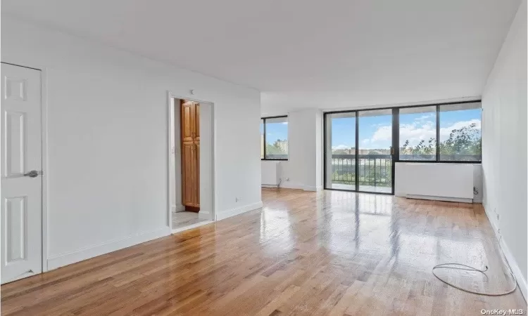 2 Bay Club Drive, New York, NY, 1 Bedroom Bedrooms, 4 Rooms Rooms,1 BathroomBathrooms,Residential,For Sale,Bay Club,L3587606