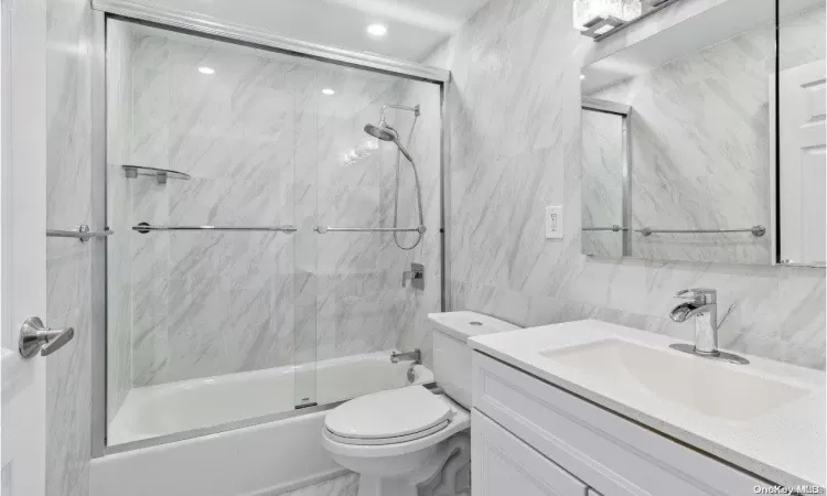 2 Bay Club Drive, New York, NY, 1 Bedroom Bedrooms, 4 Rooms Rooms,1 BathroomBathrooms,Residential,For Sale,Bay Club,L3587606