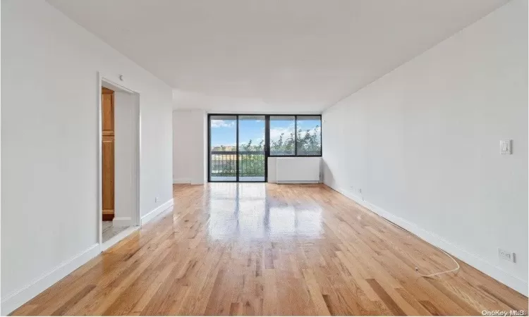 2 Bay Club Drive, New York, NY, 1 Bedroom Bedrooms, 4 Rooms Rooms,1 BathroomBathrooms,Residential,For Sale,Bay Club,L3587606