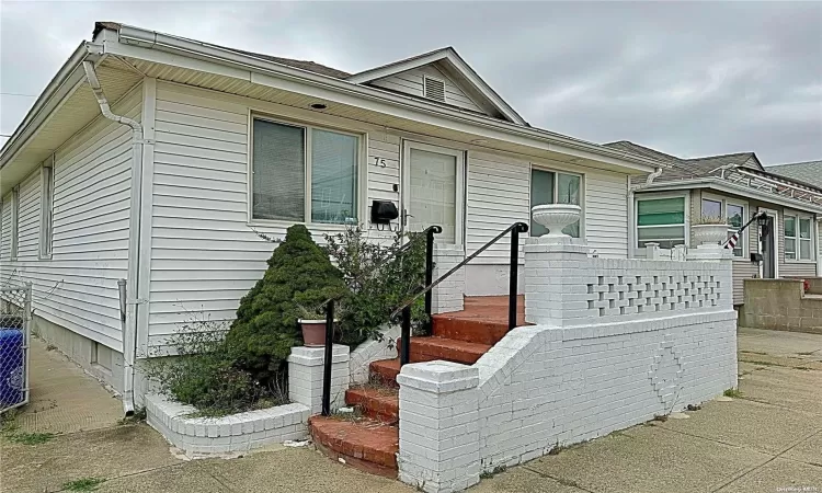 75 Indiana Avenue, Hempstead, NY, 2 Bedrooms Bedrooms, 5 Rooms Rooms,1 BathroomBathrooms,Residential Lease,For Rent,Indiana,L3587548