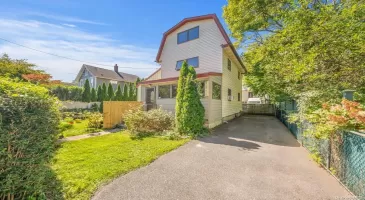 4 Maple Street, Oyster Bay, NY, 4 Bedrooms Bedrooms, 10 Rooms Rooms,3 BathroomsBathrooms,Residential,For Sale,Maple,L3587751