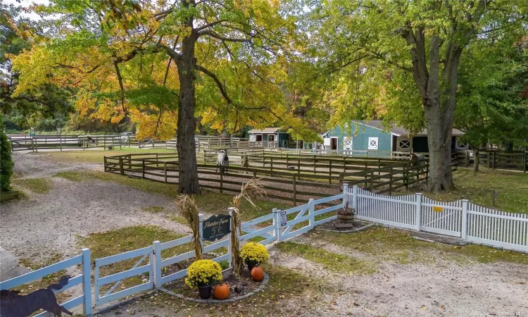 33 Chestnut Stump Road, Huntington, NY, 4 Bedrooms Bedrooms, 8 Rooms Rooms,2 BathroomsBathrooms,Residential,For Sale,Chestnut Stump,L3587759