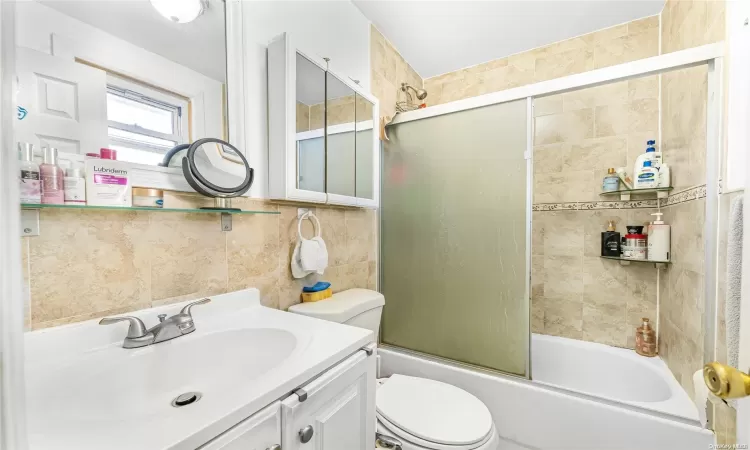 135-11 Springfield Boulevard, New York, NY, 8 Bedrooms Bedrooms, 10 Rooms Rooms,5 BathroomsBathrooms,Residential Income,For Sale,Springfield,L3587911