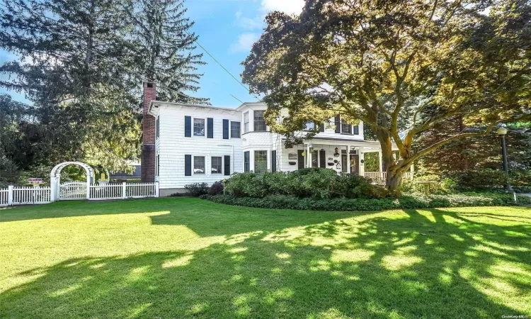 79 Downing Avenue, Oyster Bay, NY, 4 Bedrooms Bedrooms, 10 Rooms Rooms,1 BathroomBathrooms,Residential,For Sale,Downing,L3587955