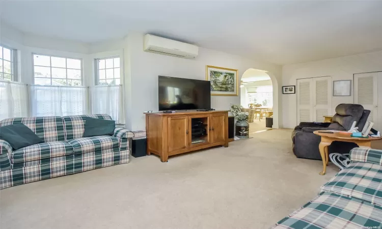 79 Downing Avenue, Oyster Bay, NY, 4 Bedrooms Bedrooms, 10 Rooms Rooms,1 BathroomBathrooms,Residential,For Sale,Downing,L3587955