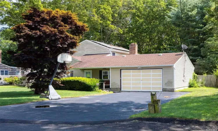 20 Stratler Drive, Brookhaven, NY, 5 Bedrooms Bedrooms, 10 Rooms Rooms,2 BathroomsBathrooms,Residential,For Sale,Stratler,L3588014