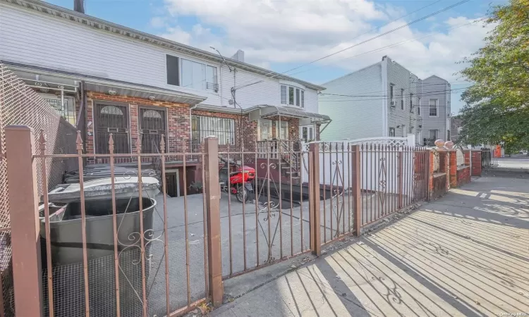 904 Belmont Avenue, New York, NY, 6 Bedrooms Bedrooms, 10 Rooms Rooms,4 BathroomsBathrooms,Residential Income,For Sale,Belmont,L3588026