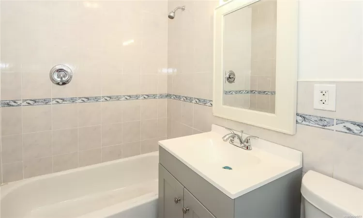 78-10 32nd Avenue, New York, NY, 6 Bedrooms Bedrooms, 10 Rooms Rooms,3 BathroomsBathrooms,Residential Income,For Sale,32nd,L3588180