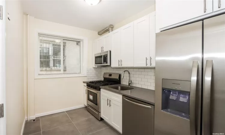 78-10 32nd Avenue, New York, NY, 6 Bedrooms Bedrooms, 10 Rooms Rooms,3 BathroomsBathrooms,Residential Income,For Sale,32nd,L3588180