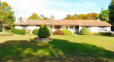 25 Northgate Drive, Oyster Bay, NY, 3 Bedrooms Bedrooms, 11 Rooms Rooms,2 BathroomsBathrooms,Residential,For Sale,Northgate,L3588205