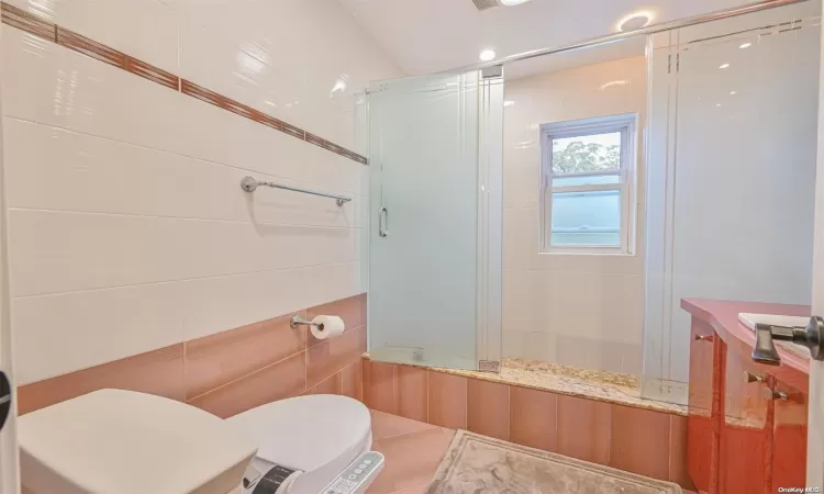 88-43 62nd Drive, New York, NY, 3 Bedrooms Bedrooms, 6 Rooms Rooms,2 BathroomsBathrooms,Residential,For Sale,62nd,L3588397