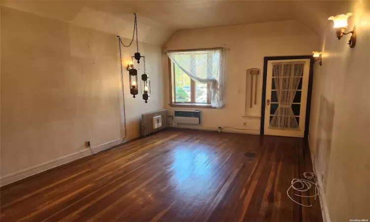 84-04 Doran Avenue, New York, NY, 2 Bedrooms Bedrooms, 5 Rooms Rooms,1 BathroomBathrooms,Residential,For Sale,Doran Avenue,L3588395