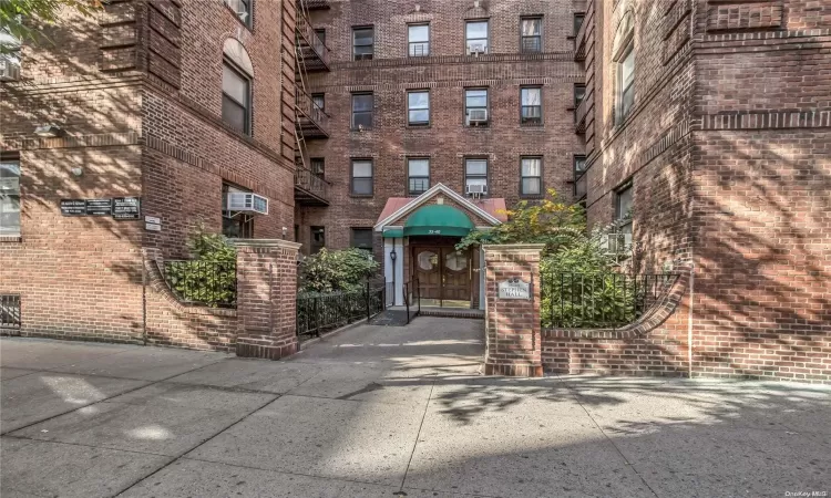 35-40 82nd Street, New York, NY, 1 Bedroom Bedrooms, 4 Rooms Rooms,1 BathroomBathrooms,Residential,For Sale,82nd Street,L3588427