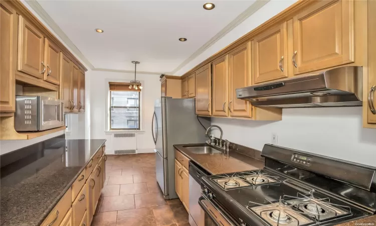 35-40 82nd Street, New York, NY, 1 Bedroom Bedrooms, 4 Rooms Rooms,1 BathroomBathrooms,Residential,For Sale,82nd Street,L3588427