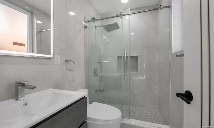 149-32 19th Avenue, New York, NY, 16 Rooms Rooms,6 BathroomsBathrooms,Residential Income,For Sale,19th,L3588439