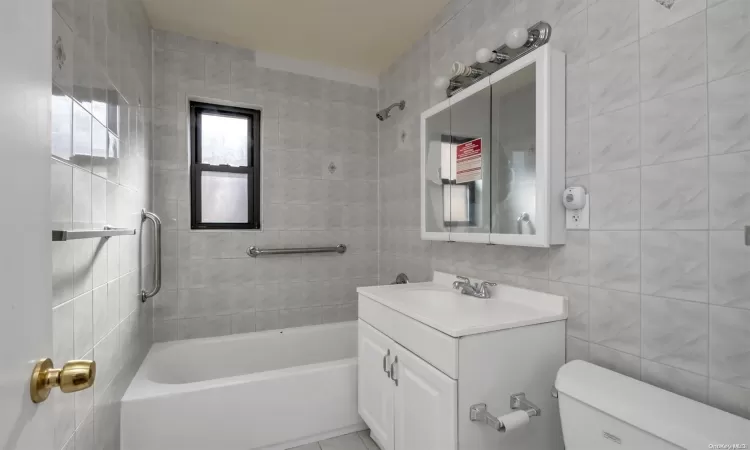 219-54 75th Avenue, New York, NY, 2 Bedrooms Bedrooms, 4 Rooms Rooms,1 BathroomBathrooms,Residential,For Sale,75th Avenue,L3588734