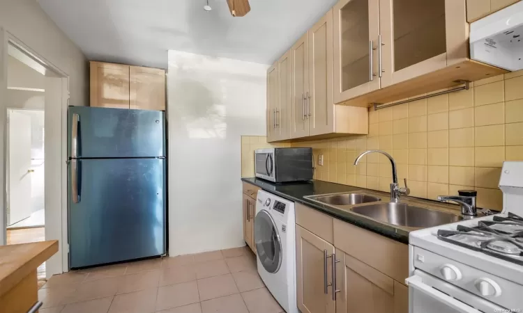 219-54 75th Avenue, New York, NY, 2 Bedrooms Bedrooms, 4 Rooms Rooms,1 BathroomBathrooms,Residential,For Sale,75th Avenue,L3588734