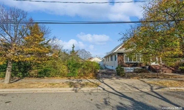 691 Arthur Street, Hempstead, NY, 3 Bedrooms Bedrooms, 6 Rooms Rooms,1 BathroomBathrooms,Residential,For Sale,Arthur,L3588790