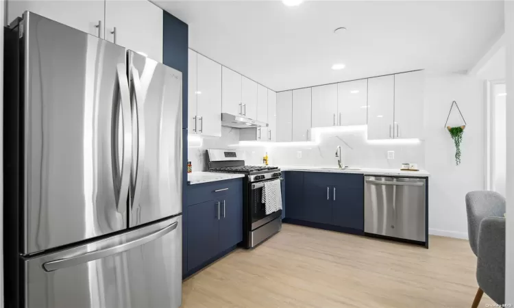 134-50 Blossom Avenue, New York, NY, 2 Bedrooms Bedrooms, 6 Rooms Rooms,2 BathroomsBathrooms,Residential,For Sale,Blossom,L3588836