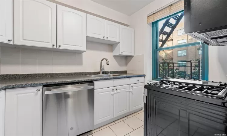 34-21 78th Street, New York, NY, 1 Bedroom Bedrooms, 4 Rooms Rooms,1 BathroomBathrooms,Residential Lease,For Rent,78th,L3588930