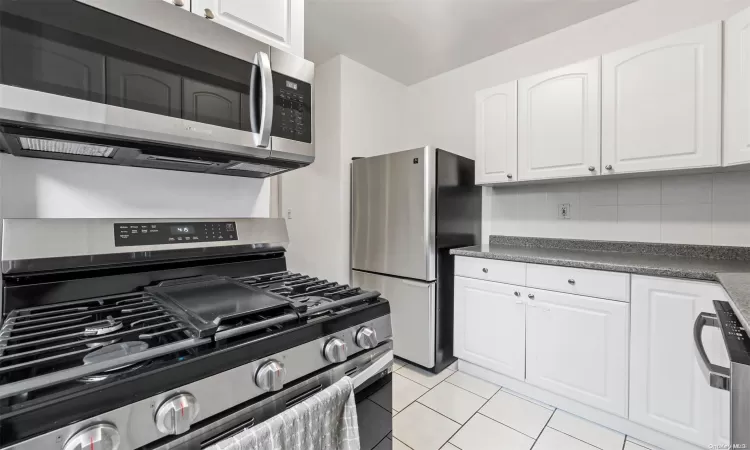 34-21 78th Street, New York, NY, 1 Bedroom Bedrooms, 4 Rooms Rooms,1 BathroomBathrooms,Residential Lease,For Rent,78th,L3588930