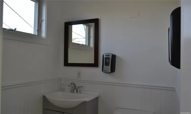 2004 Montauk Highway, East Hampton, NY, 1 Bedroom Bedrooms, 4 Rooms Rooms,1 BathroomBathrooms,Residential,For Sale,Montauk Highway,L3589243