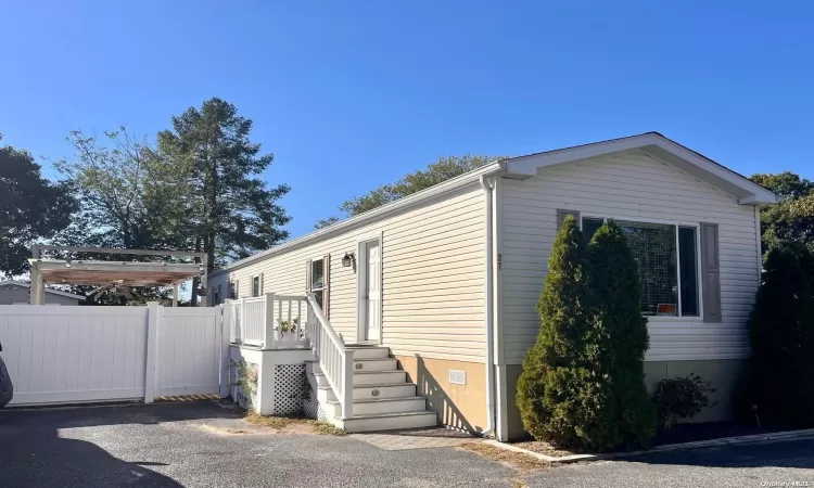 320-27 Flanders Road, Riverhead, NY, 2 Bedrooms Bedrooms, 5 Rooms Rooms,2 BathroomsBathrooms,Residential,For Sale,Flanders,L3589428