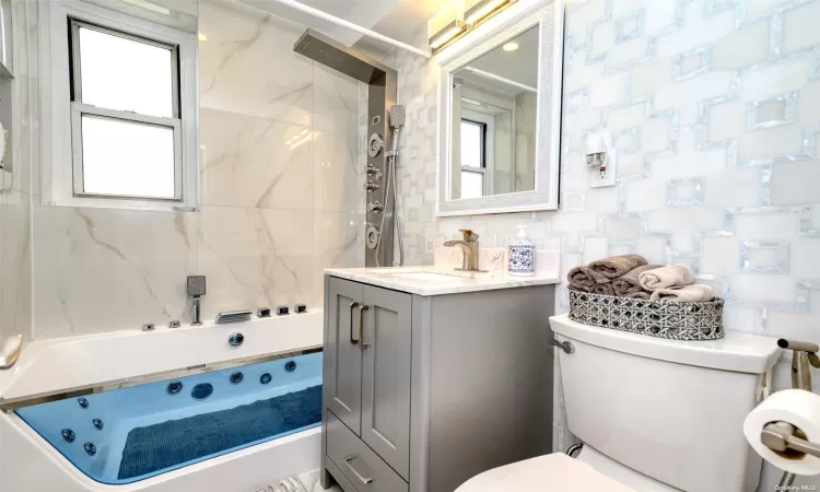 18-40 211th Street, New York, NY, 2 Bedrooms Bedrooms, 5 Rooms Rooms,1 BathroomBathrooms,Residential,For Sale,211th,L3589440