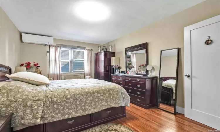 37-15 24th Avenue, New York, NY, 4 Bedrooms Bedrooms, 11 Rooms Rooms,3 BathroomsBathrooms,Residential Income,For Sale,24th,L3589506