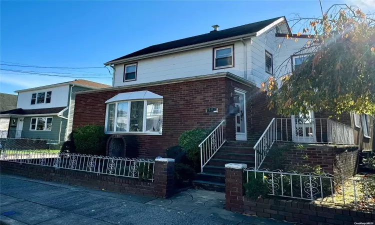 Welcome to 18 Leach St., Lynbrook