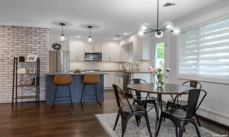 Kitchen/ Dining Room