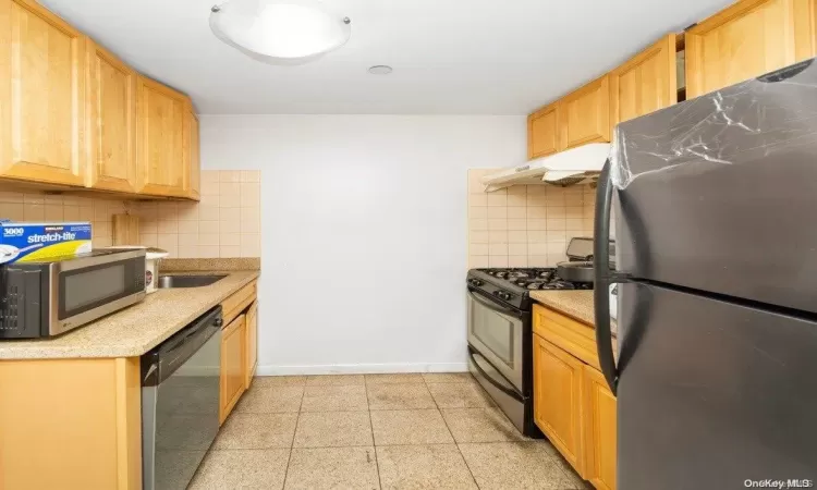 136-16 35th Avenue, New York, NY, 2 Bedrooms Bedrooms, 5 Rooms Rooms,2 BathroomsBathrooms,Residential,For Sale,35th,L3589676