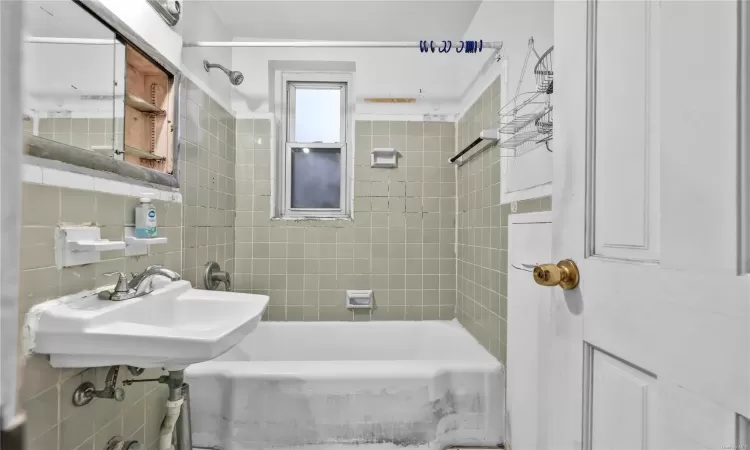 Kitchen featuring hardwood / wood-style floors, decorative backsplash, gas range, and ornamental molding