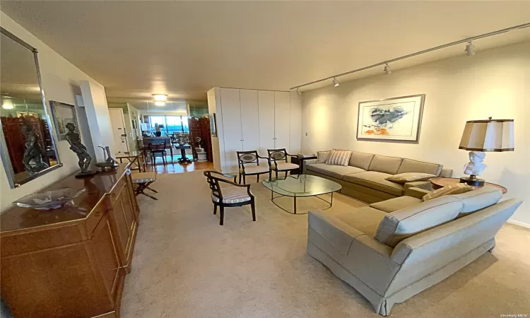 27110 Grand Cental Parkway, New York, NY, 2 Bedrooms Bedrooms, 7 Rooms Rooms,2 BathroomsBathrooms,Residential,For Sale,Grand Cental,L3589946