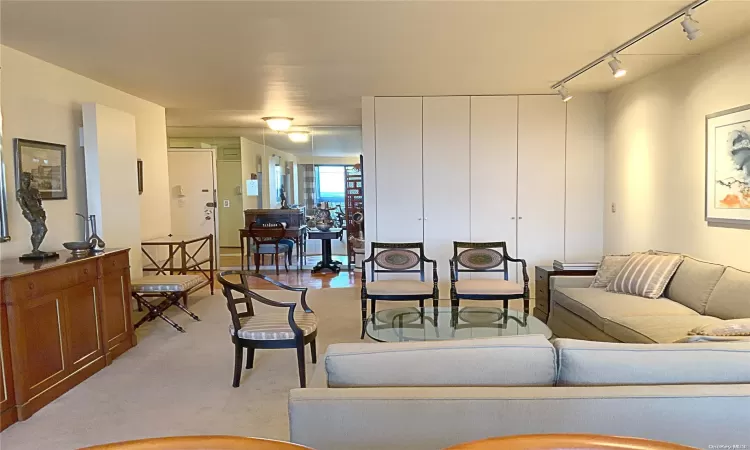 27110 Grand Cental Parkway, New York, NY, 2 Bedrooms Bedrooms, 7 Rooms Rooms,2 BathroomsBathrooms,Residential,For Sale,Grand Cental,L3589946