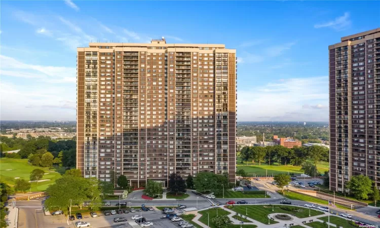 27110 Grand Cental Parkway, New York, NY, 2 Bedrooms Bedrooms, 7 Rooms Rooms,2 BathroomsBathrooms,Residential,For Sale,Grand Cental,L3589946