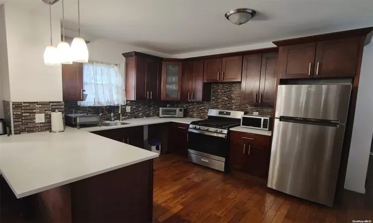 132-15 Bennett Court, New York, NY, 3 Bedrooms Bedrooms, 5 Rooms Rooms,2 BathroomsBathrooms,Residential,For Sale,Bennett,L3589847