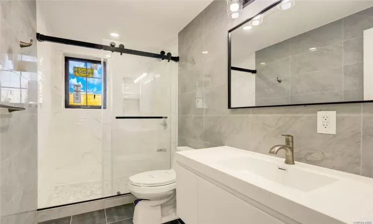 58-28 218th Street, New York, NY, 5 Bedrooms Bedrooms, 15 Rooms Rooms,4 BathroomsBathrooms,Residential,For Sale,218th,L3589876