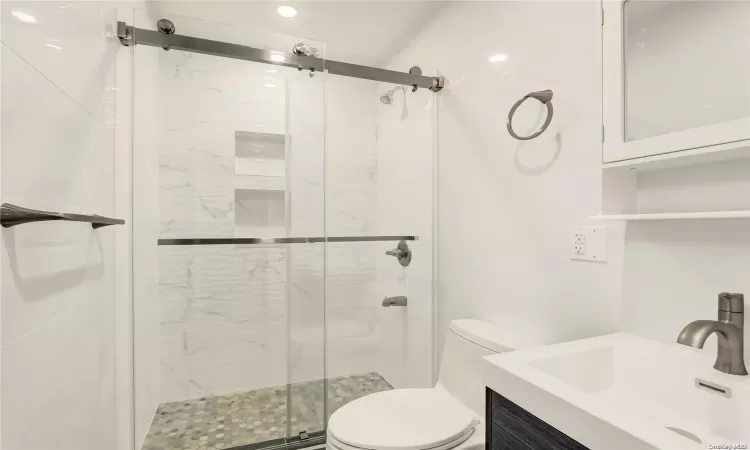 58-28 218th Street, New York, NY, 5 Bedrooms Bedrooms, 15 Rooms Rooms,4 BathroomsBathrooms,Residential,For Sale,218th,L3589876