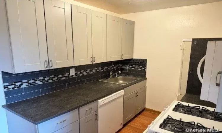 157-49 17th Avenue, New York, NY, 2 Bedrooms Bedrooms, 5 Rooms Rooms,1 BathroomBathrooms,Residential,For Sale,17th Avenue,L3590229