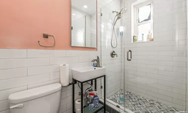 70-30 65th Place, New York, NY, 18 Bedrooms Bedrooms, 30 Rooms Rooms,6 BathroomsBathrooms,Commercial Sale,For Sale,65th,L3590691