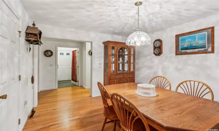 dining to entry foyer