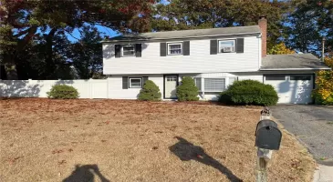 10 Ontario Street, Brookhaven, NY, 3 Bedrooms Bedrooms, 7 Rooms Rooms,2 BathroomsBathrooms,Residential,For Sale,Ontario,L3587850