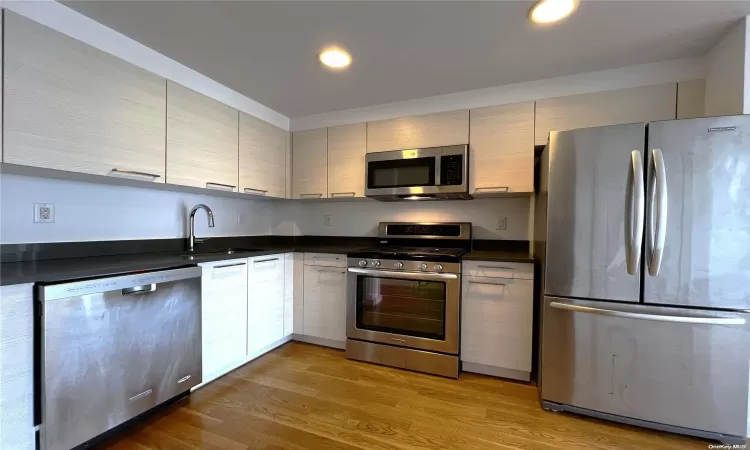 106-20 70 Avenue, New York, NY, 2 Rooms Rooms,1 BathroomBathrooms,Residential,For Sale,70,L3593099